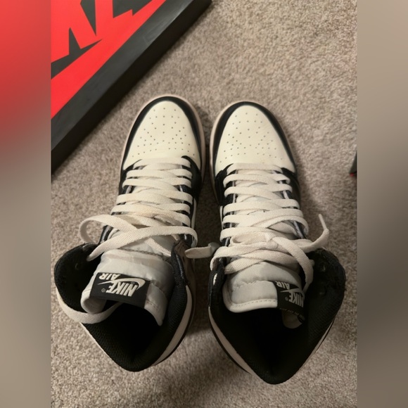 Jordan 1 Retro High Dark Mocha’s (AUTHENTICATED)🌟 - Picture 2 of 11